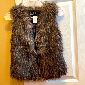 NWOT Guess faux fur front zip closure vest. Soft rich texture